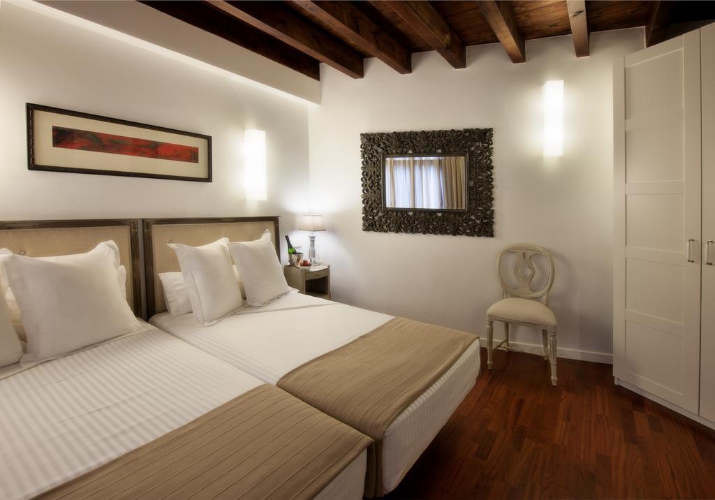 Apartamentos Abad Toledo Room photo